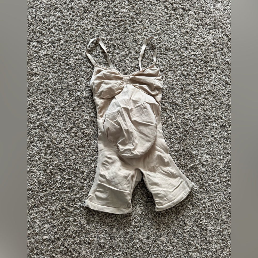 SKIMS Maternity body suit